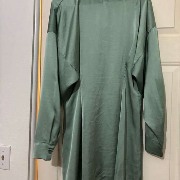PrettyLittleThing Mint Green Satin Shirt - Picture 3 of 4